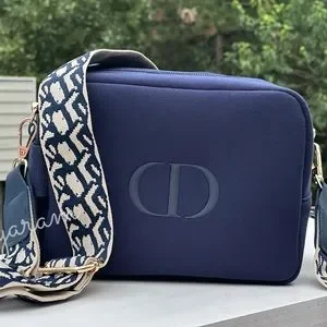☆国内未入荷 機能的 DIOR Toiletry Bag☆ Sell Christian Dior Maxi Dior Oblique Toiletry Bag - Black